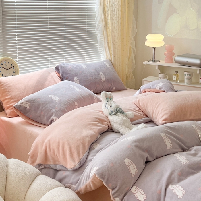 91家纺网 家纺一手货源 找家纺 昔可 2022新款牛奶绒卡通系列四件套 呆萌兔兔