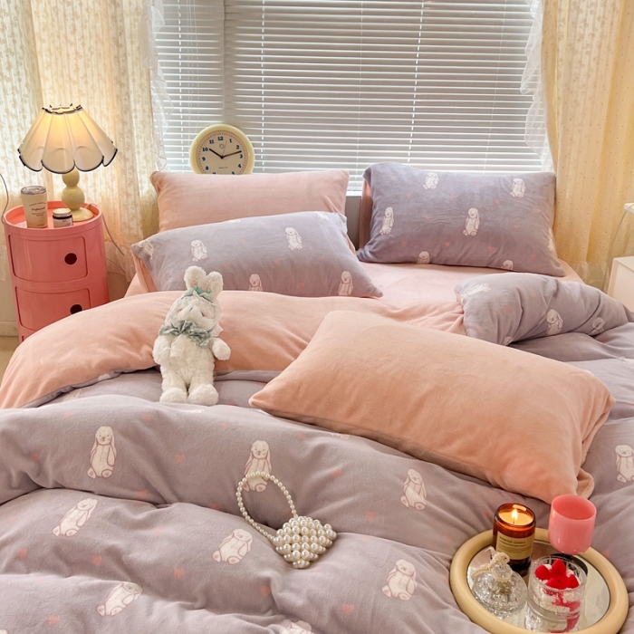 91家纺网 家纺一手货源 找家纺 昔可 2022新款牛奶绒卡通系列四件套 呆萌兔兔