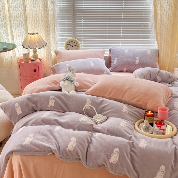 91家纺网 家纺一手货源 找家纺 昔可 2022新款牛奶绒卡通系列四件套 呆萌兔兔