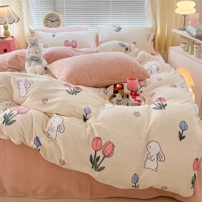 91家纺网 家纺一手货源 找家纺 昔可 2022新款牛奶绒卡通系列四件套 粉粉郁金兔