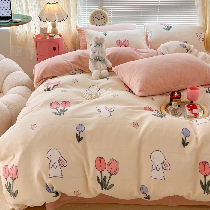 91家纺网 家纺一手货源 找家纺 昔可 2022新款牛奶绒卡通系列四件套 粉粉郁金兔