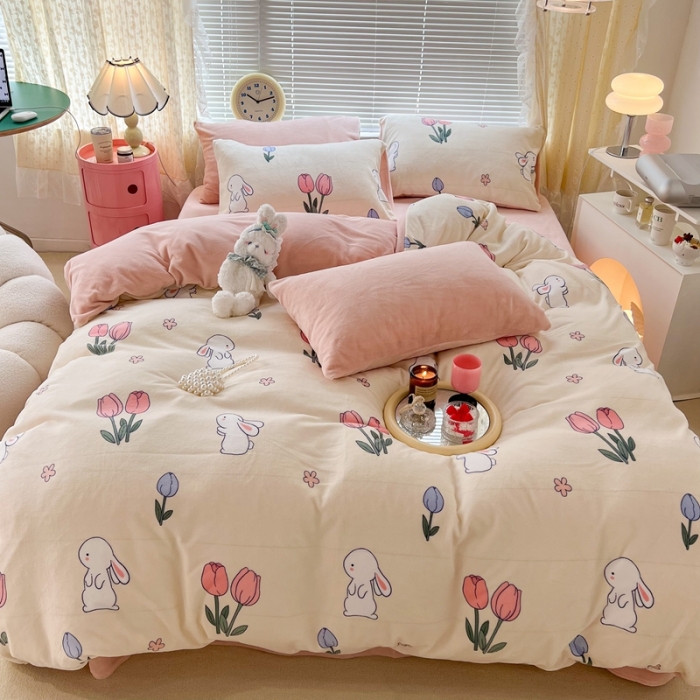 91家纺网 家纺一手货源 找家纺 昔可 2022新款牛奶绒卡通系列四件套 粉粉郁金兔