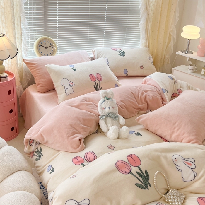 91家纺网 家纺一手货源 找家纺 昔可 2022新款牛奶绒卡通系列四件套 粉粉郁金兔