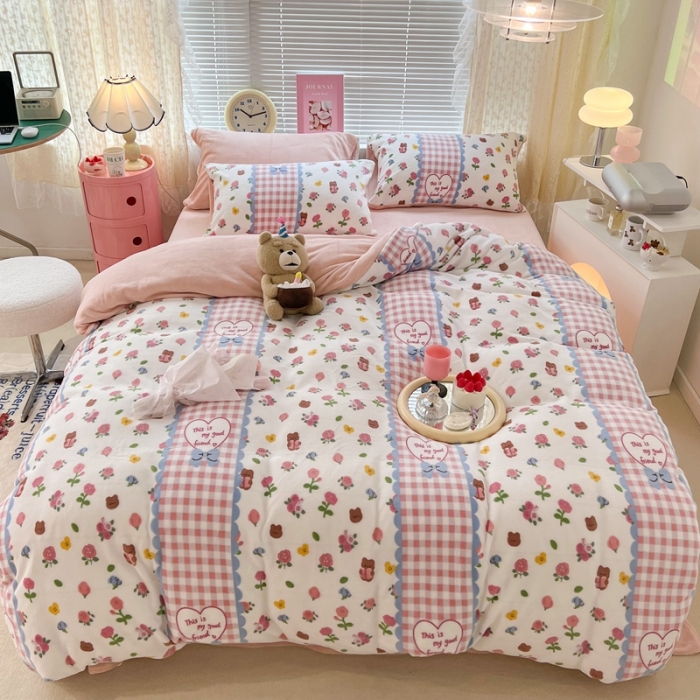 91家纺网 家纺一手货源 找家纺 昔可 2022新款牛奶绒卡通系列四件套 蕾丝玫瑰熊