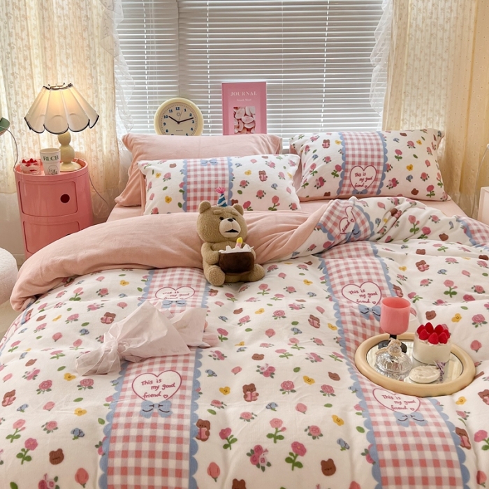 91家纺网 家纺一手货源 找家纺 昔可 2022新款牛奶绒卡通系列四件套 蕾丝玫瑰熊