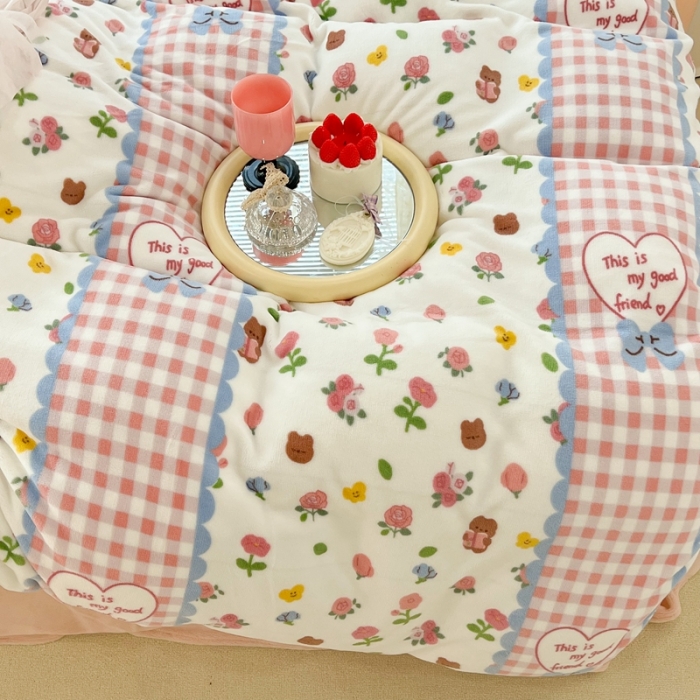 91家纺网 家纺一手货源 找家纺 昔可 2022新款牛奶绒卡通系列四件套 蕾丝玫瑰熊