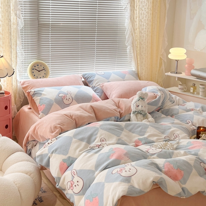 91家纺网 家纺一手货源 找家纺 昔可 2022新款牛奶绒卡通系列四件套 菱格小兔