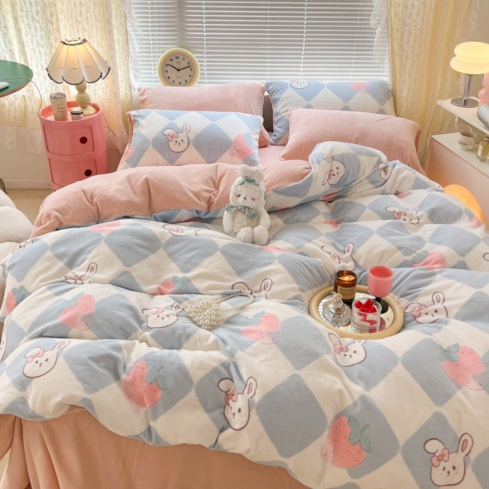 91家纺网 家纺一手货源 找家纺 昔可 2022新款牛奶绒卡通系列四件套 菱格小兔