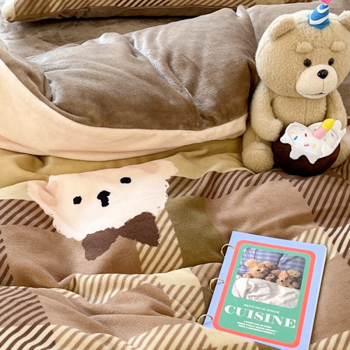 91家纺网 家纺一手货源 找家纺 昔可 2022新款牛奶绒卡通系列四件套 绅士小熊