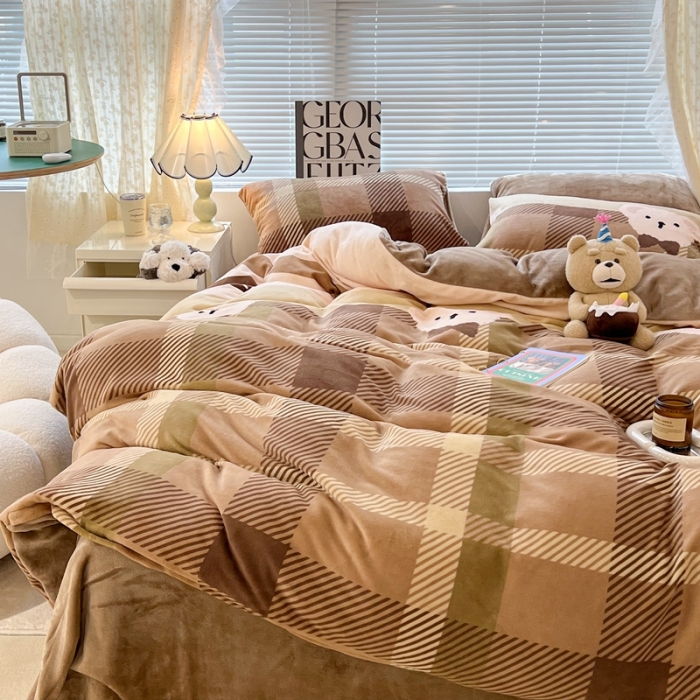 91家纺网 家纺一手货源 找家纺 昔可 2022新款牛奶绒卡通系列四件套 绅士小熊