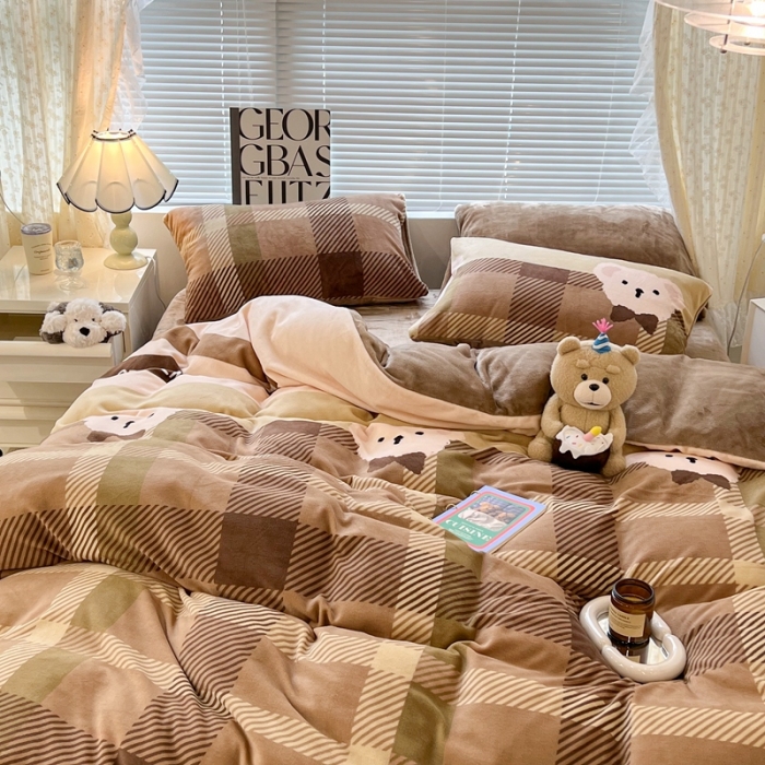 91家纺网 家纺一手货源 找家纺 昔可 2022新款牛奶绒卡通系列四件套 绅士小熊