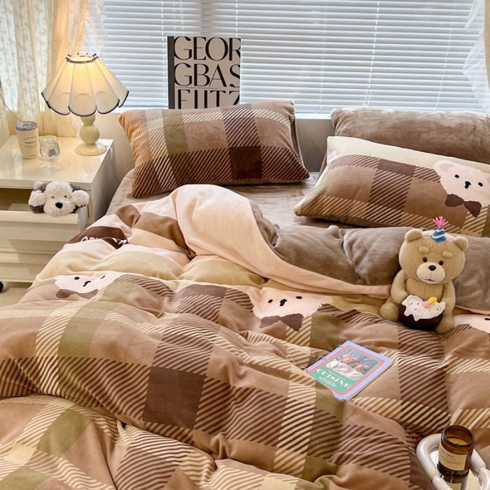 91家纺网 家纺一手货源 找家纺 昔可 2022新款牛奶绒卡通系列四件套 绅士小熊