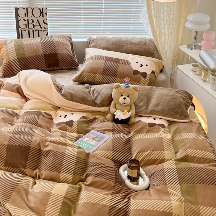 91家纺网 家纺一手货源 找家纺 昔可 2022新款牛奶绒卡通系列四件套 绅士小熊