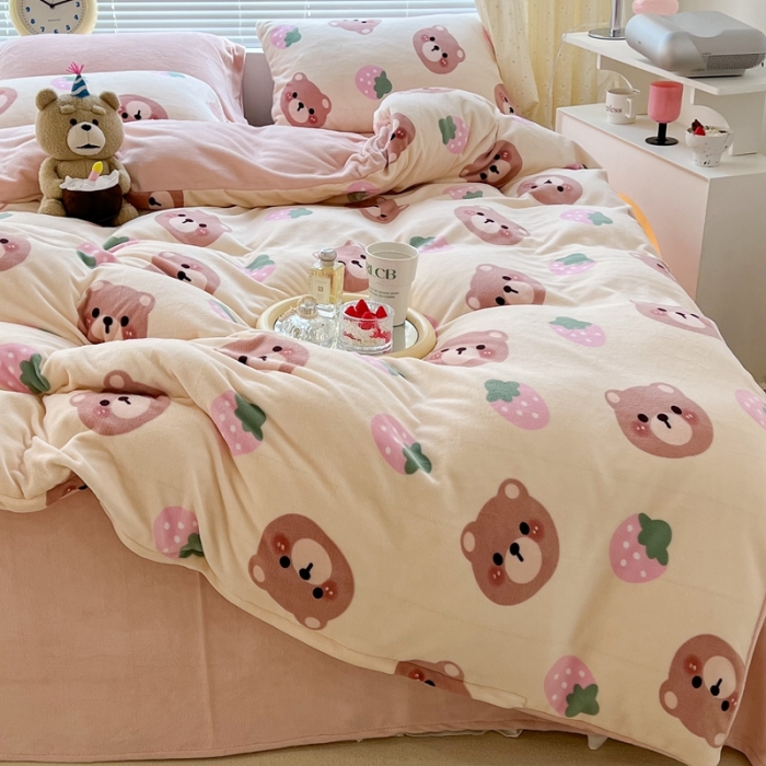 91家纺网 家纺一手货源 找家纺 昔可 2022新款牛奶绒卡通系列四件套 小熊和草莓