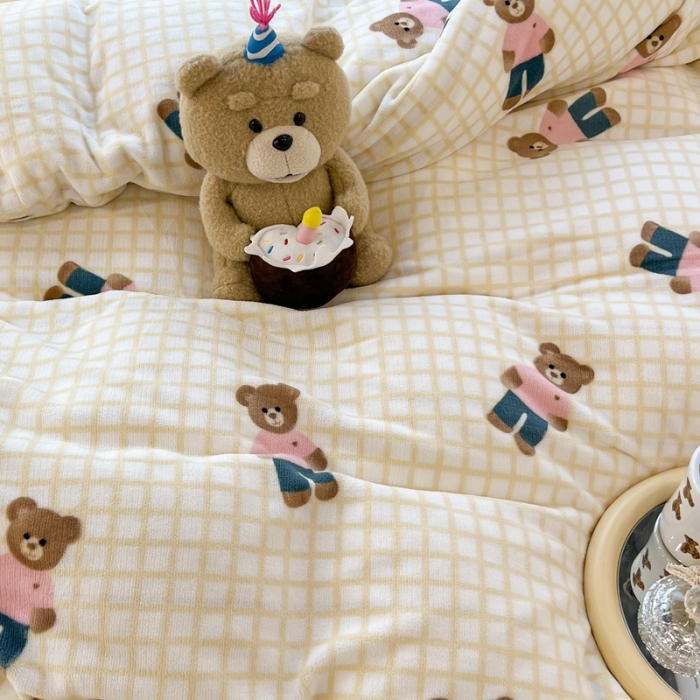 91家纺网 家纺一手货源 找家纺 昔可 2022新款牛奶绒卡通系列四件套 小熊卡卡