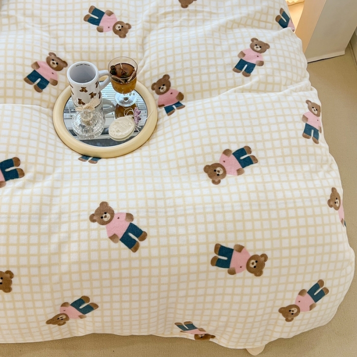 91家纺网 家纺一手货源 找家纺 昔可 2022新款牛奶绒卡通系列四件套 小熊卡卡