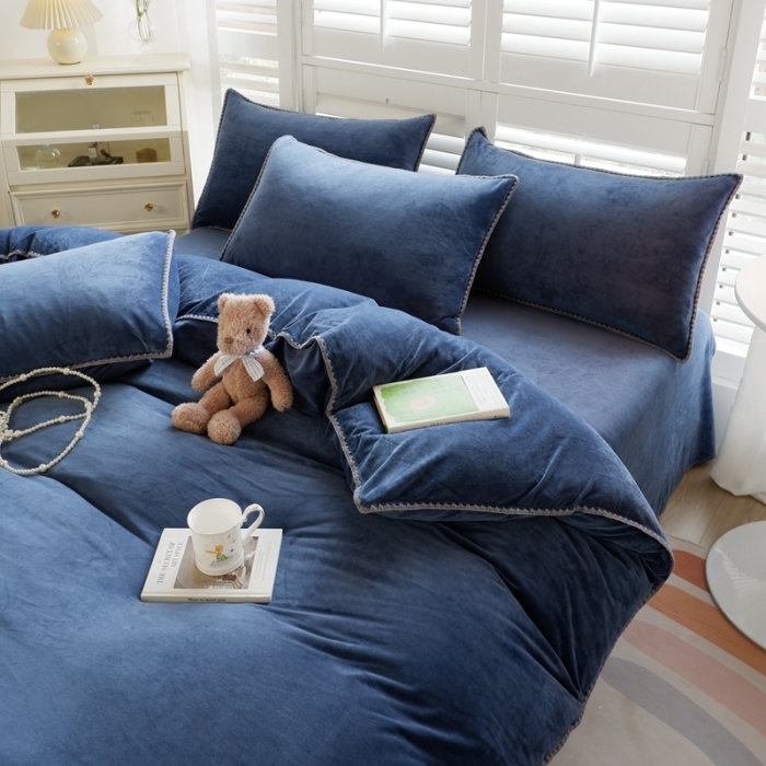 91家纺网 家纺一手货源 找家纺 啊雅家居 2025新款贝壳边宝宝绒四件套 贝壳藏青