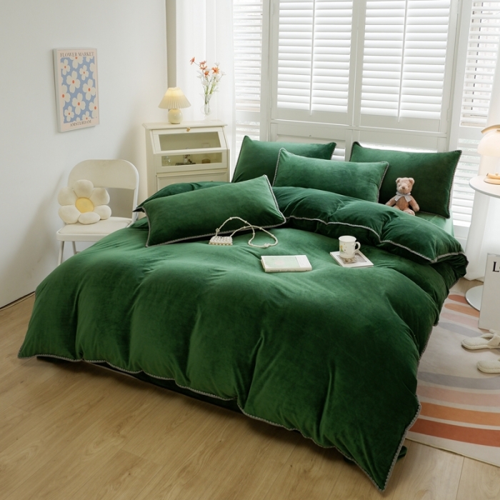 91家纺网 家纺一手货源 找家纺 啊雅家居 2025新款贝壳边宝宝绒四件套 贝壳草绿