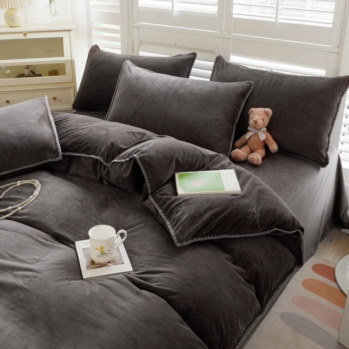 91家纺网 家纺一手货源 找家纺 啊雅家居 2025新款贝壳边宝宝绒四件套 贝壳黑灰