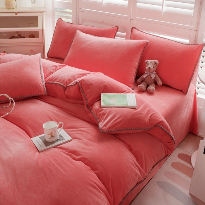 91家纺网 家纺一手货源 找家纺 啊雅家居 2025新款贝壳边宝宝绒四件套 贝壳玫红