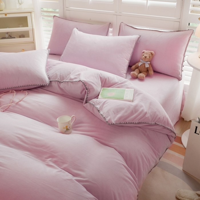 91家纺网 家纺一手货源 找家纺 啊雅家居 2025新款贝壳边宝宝绒四件套 贝壳清粉