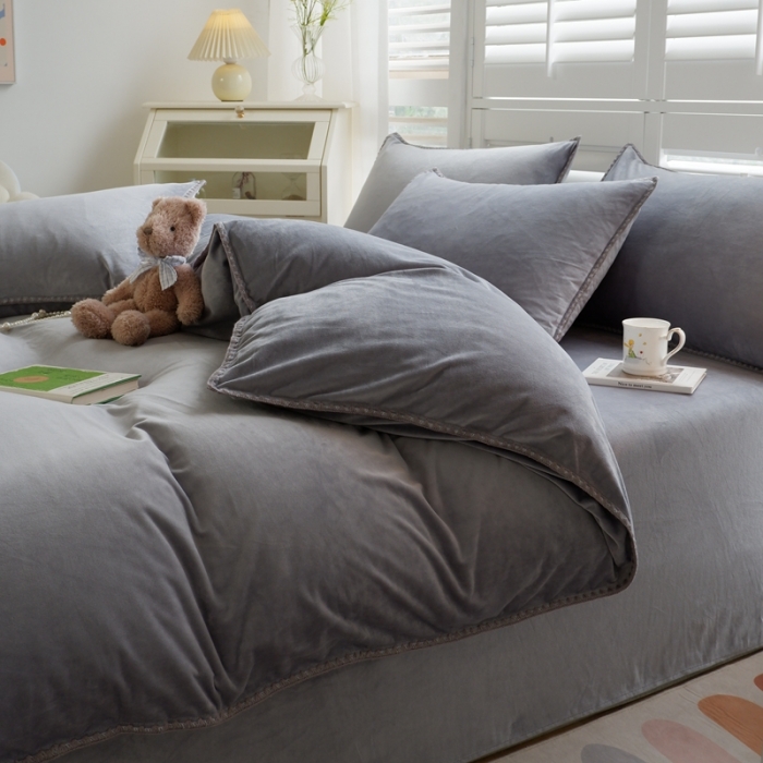 91家纺网 家纺一手货源 找家纺 啊雅家居 2025新款贝壳边宝宝绒四件套 贝壳银灰