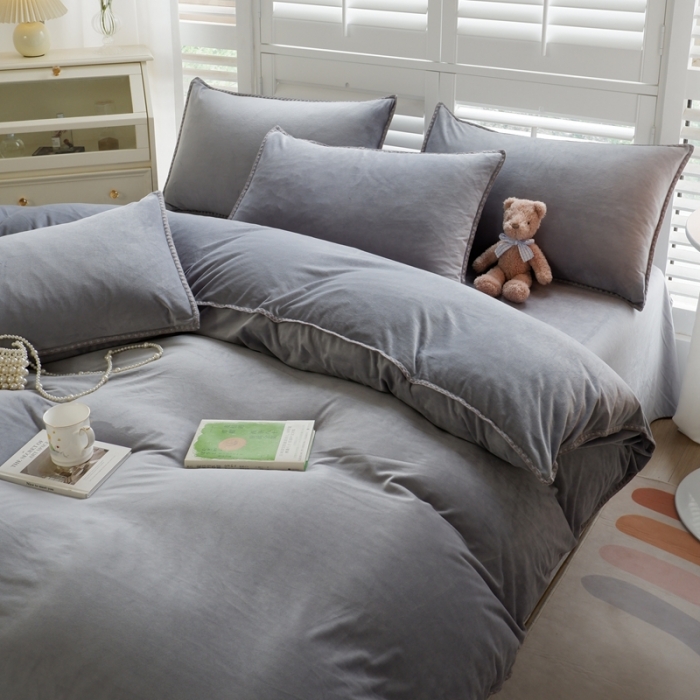 91家纺网 家纺一手货源 找家纺 啊雅家居 2025新款贝壳边宝宝绒四件套 贝壳银灰