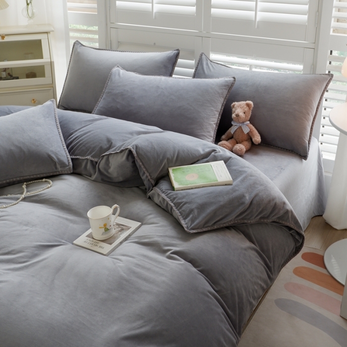 91家纺网 家纺一手货源 找家纺 啊雅家居 2025新款贝壳边宝宝绒四件套 贝壳银灰