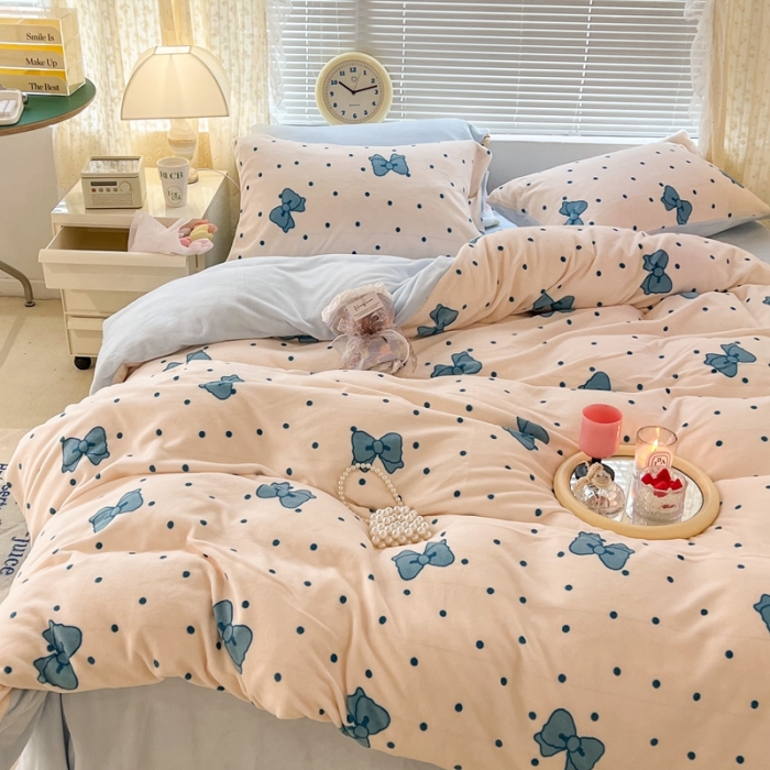 91家纺网 家纺一手货源 找家纺 昔可 2022新款牛奶绒少女小清新系列四件套 蓝波点蝴蝶结