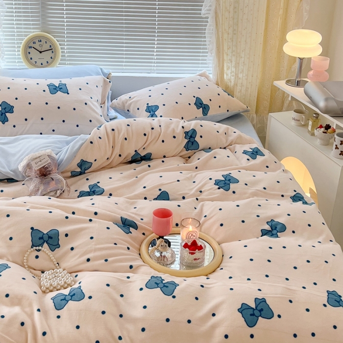 91家纺网 家纺一手货源 找家纺 昔可 2022新款牛奶绒少女小清新系列四件套 蓝波点蝴蝶结