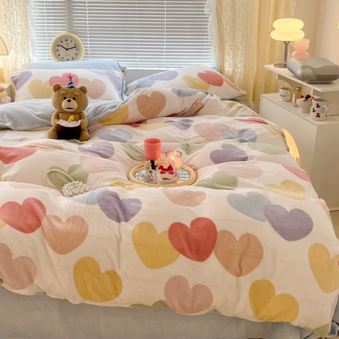 91家纺网 家纺一手货源 找家纺 昔可 2022新款牛奶绒少女小清新系列四件套 七彩爱心