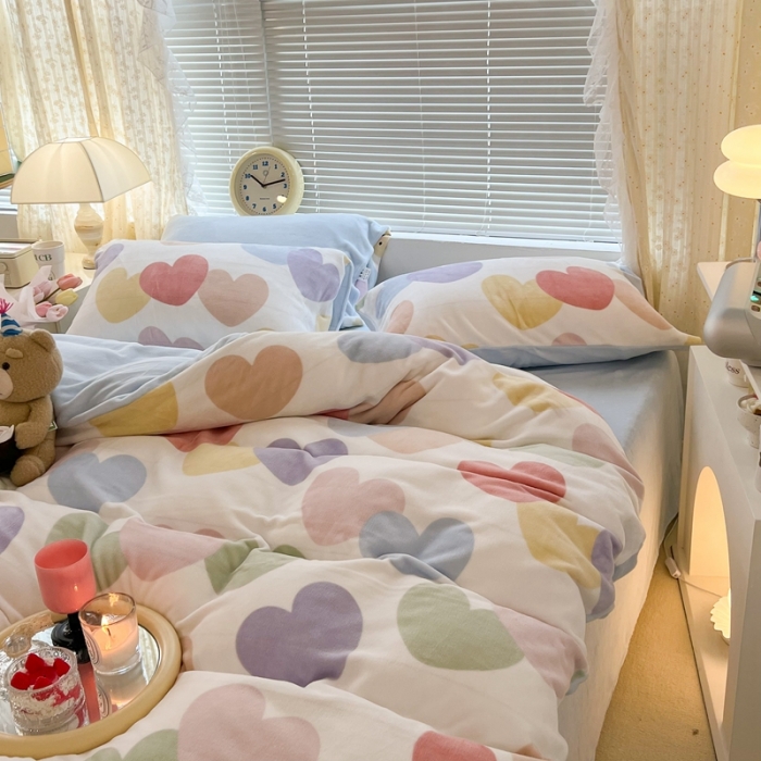 91家纺网 家纺一手货源 找家纺 昔可 2022新款牛奶绒少女小清新系列四件套 七彩爱心
