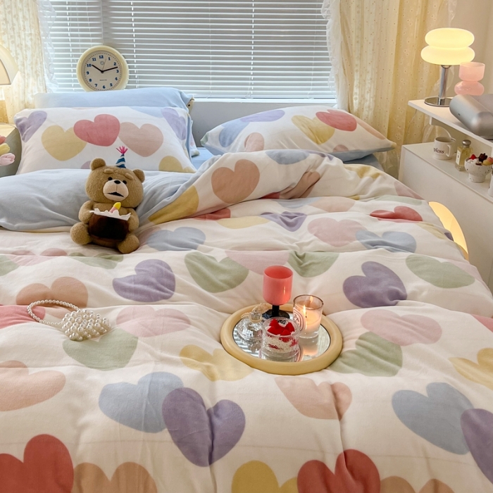 91家纺网 家纺一手货源 找家纺 昔可 2022新款牛奶绒少女小清新系列四件套 七彩爱心