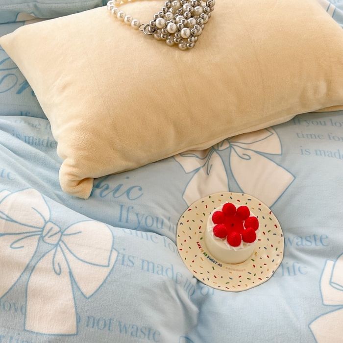 91家纺网 家纺一手货源 找家纺 昔可 2022新款牛奶绒少女小清新系列四件套 少女心事蓝