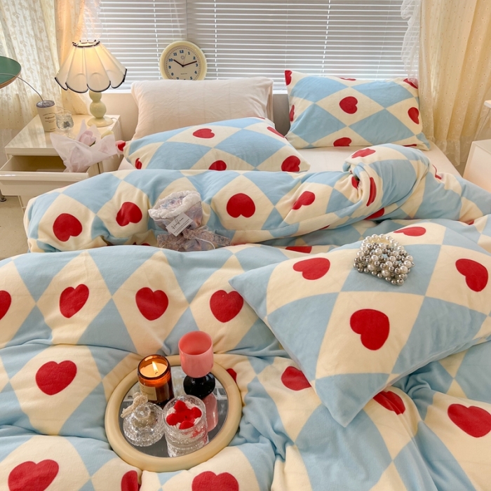 91家纺网 家纺一手货源 找家纺 昔可 2022新款牛奶绒少女小清新系列四件套 心动菱格纹