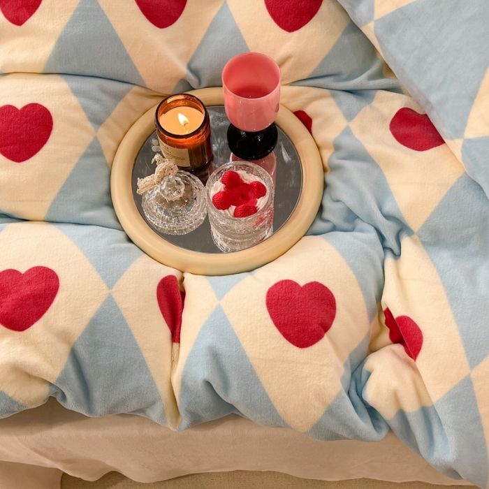 91家纺网 家纺一手货源 找家纺 昔可 2022新款牛奶绒少女小清新系列四件套 心动菱格纹