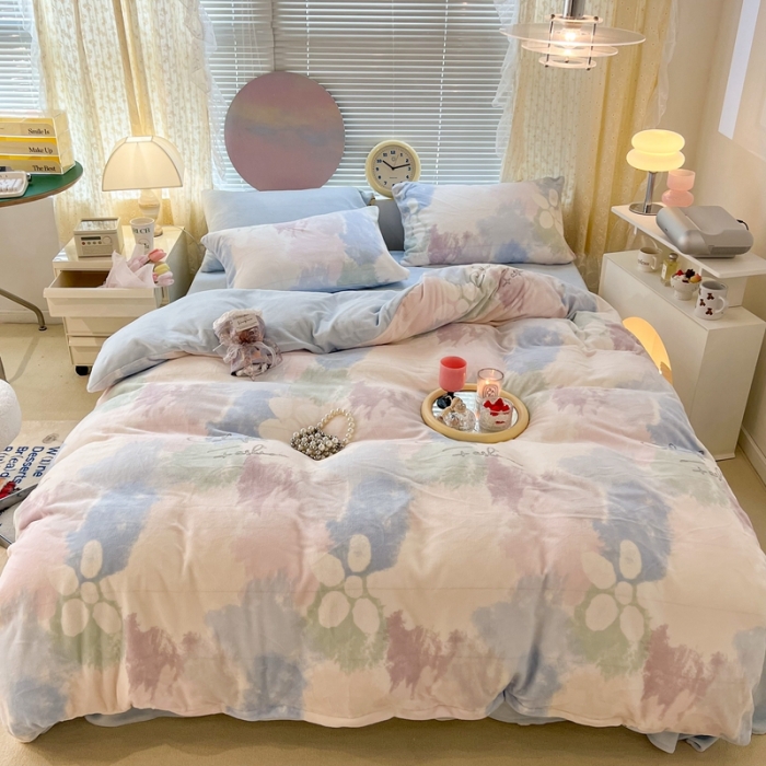 91家纺网 家纺一手货源 找家纺 昔可 2022新款牛奶绒少女小清新系列四件套 晕染马卡龙