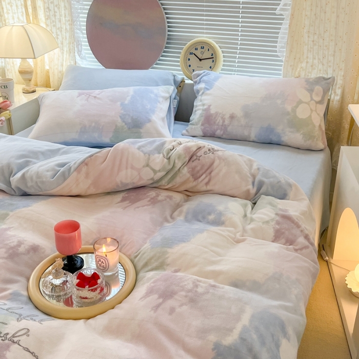 91家纺网 家纺一手货源 找家纺 昔可 2022新款牛奶绒少女小清新系列四件套 晕染马卡龙