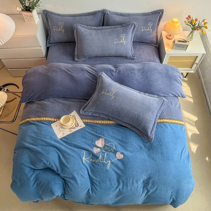 91家纺网 家纺一手货源 找家纺 （总）优姿家纺 2022新款牛奶绒8斤双拼色绣花保暖四件套