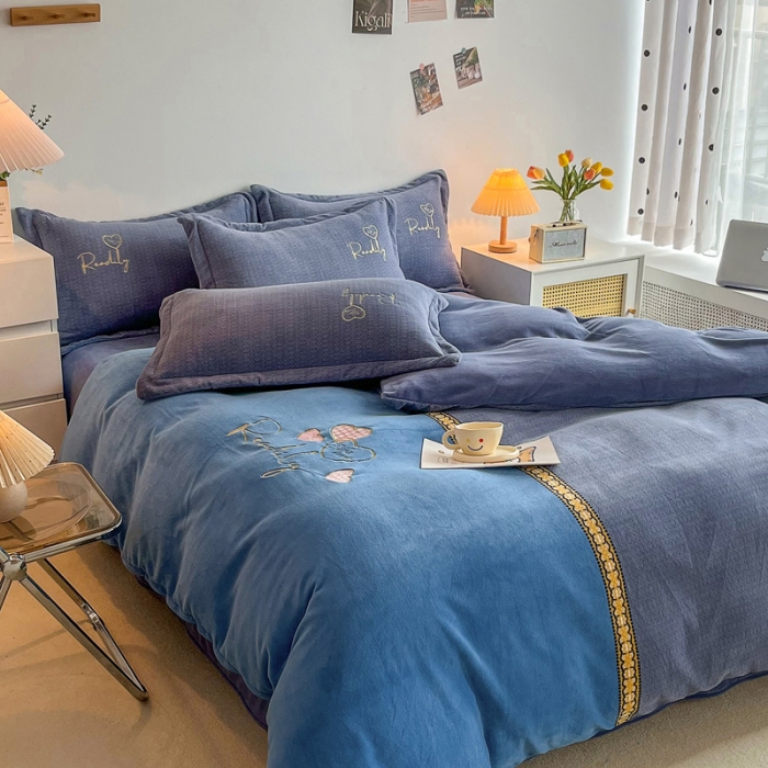 91家纺网 家纺一手货源 找家纺 （总）优姿家纺 2022新款牛奶绒8斤双拼色绣花保暖四件套