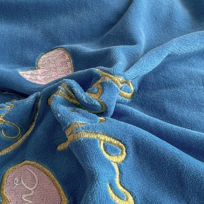 91家纺网 家纺一手货源 找家纺 优姿家纺 2022新款牛奶绒8斤双拼色绣花保暖四件套 爱心-灰+蓝