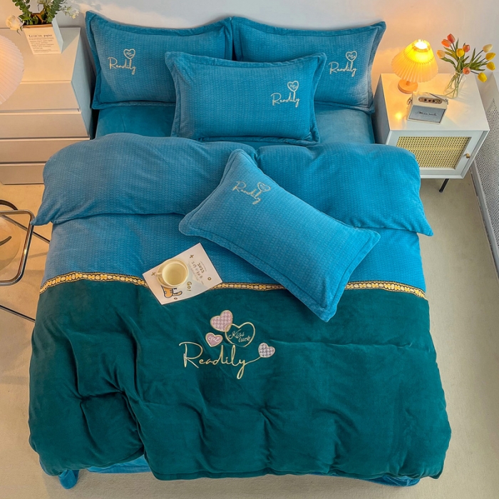 91家纺网 家纺一手货源 找家纺 优姿家纺 2022新款牛奶绒8斤双拼色绣花保暖四件套 爱心-蓝+绿