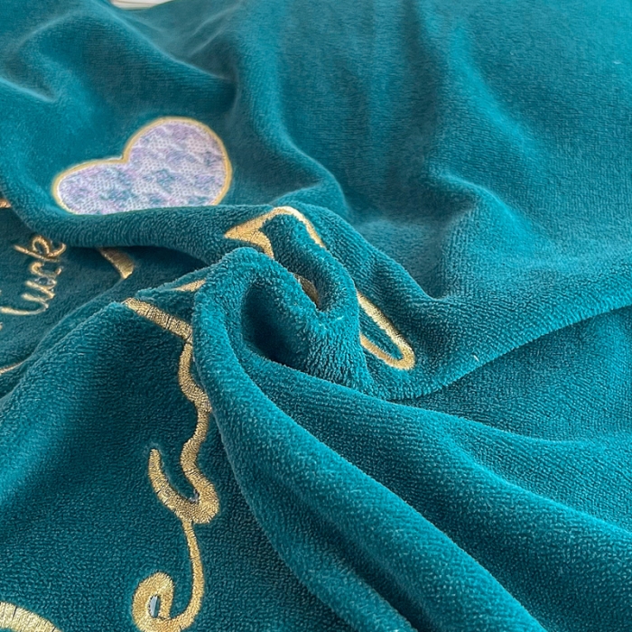 91家纺网 家纺一手货源 找家纺 优姿家纺 2022新款牛奶绒8斤双拼色绣花保暖四件套 爱心-蓝+绿