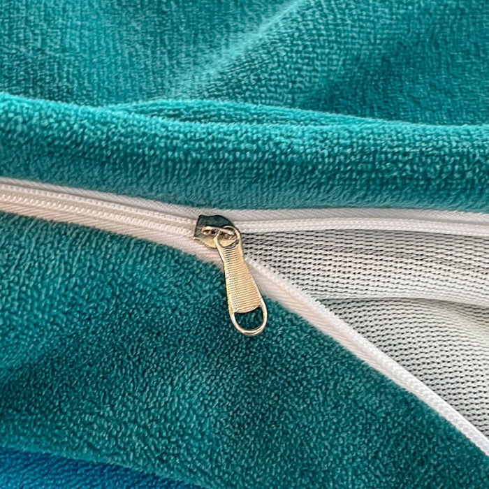 91家纺网 家纺一手货源 找家纺 优姿家纺 2022新款牛奶绒8斤双拼色绣花保暖四件套 爱心-蓝+绿