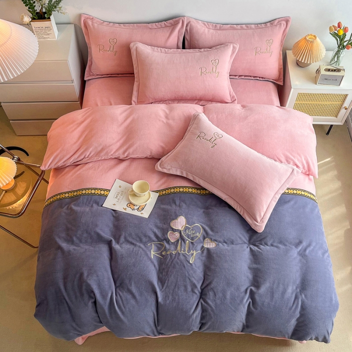 91家纺网 家纺一手货源 找家纺 优姿家纺 2022新款牛奶绒8斤双拼色绣花保暖四件套 爱心-玉