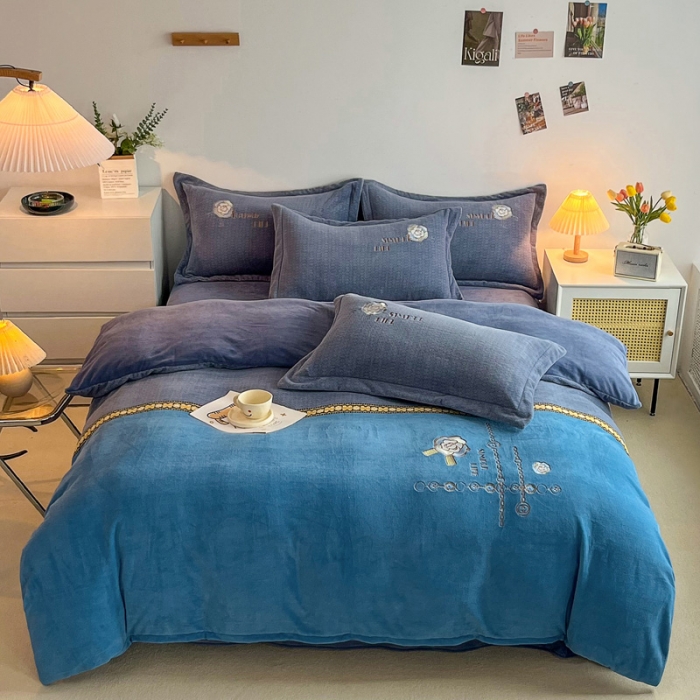 91家纺网 家纺一手货源 找家纺 优姿家纺 2022新款牛奶绒8斤双拼色绣花保暖四件套 山茶花-灰+蓝