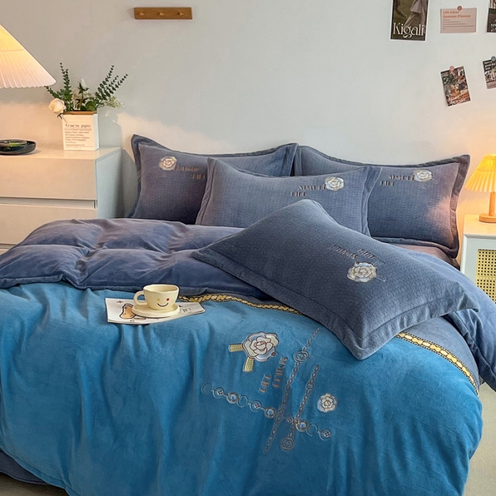 91家纺网 家纺一手货源 找家纺 优姿家纺 2022新款牛奶绒8斤双拼色绣花保暖四件套 山茶花-灰+蓝