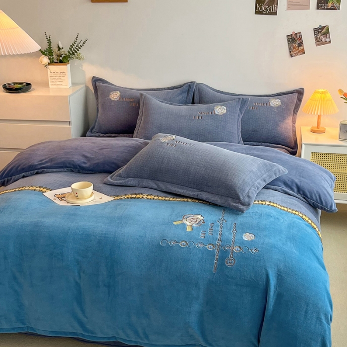 91家纺网 家纺一手货源 找家纺 优姿家纺 2022新款牛奶绒8斤双拼色绣花保暖四件套 山茶花-灰+蓝