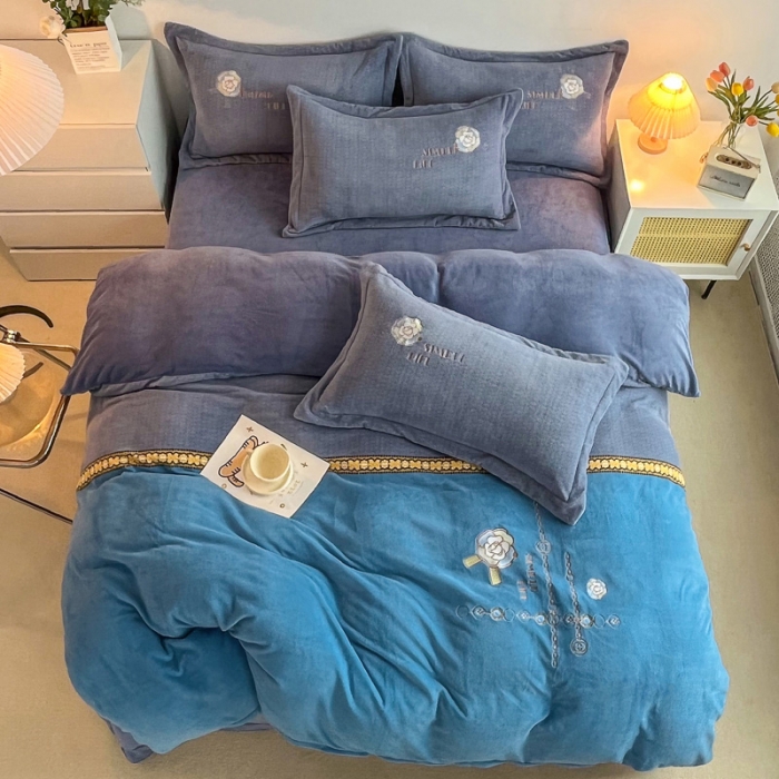 91家纺网 家纺一手货源 找家纺 优姿家纺 2022新款牛奶绒8斤双拼色绣花保暖四件套 山茶花-灰+蓝