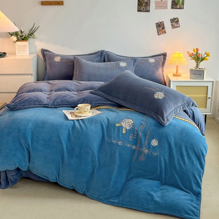 91家纺网 家纺一手货源 找家纺 优姿家纺 2022新款牛奶绒8斤双拼色绣花保暖四件套 山茶花-灰+蓝